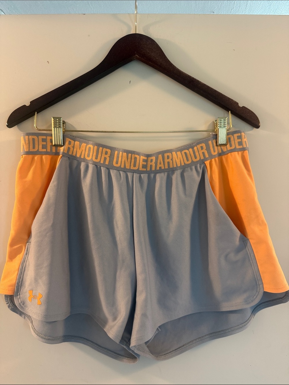 Under Armour Women’s Gray & Orange Athletic Shorts Sz Extra Large NWOT